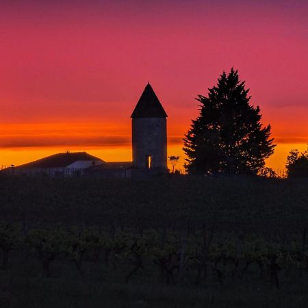 Enchanting Windmill Retreat Loubes-Bernac Exterior photo