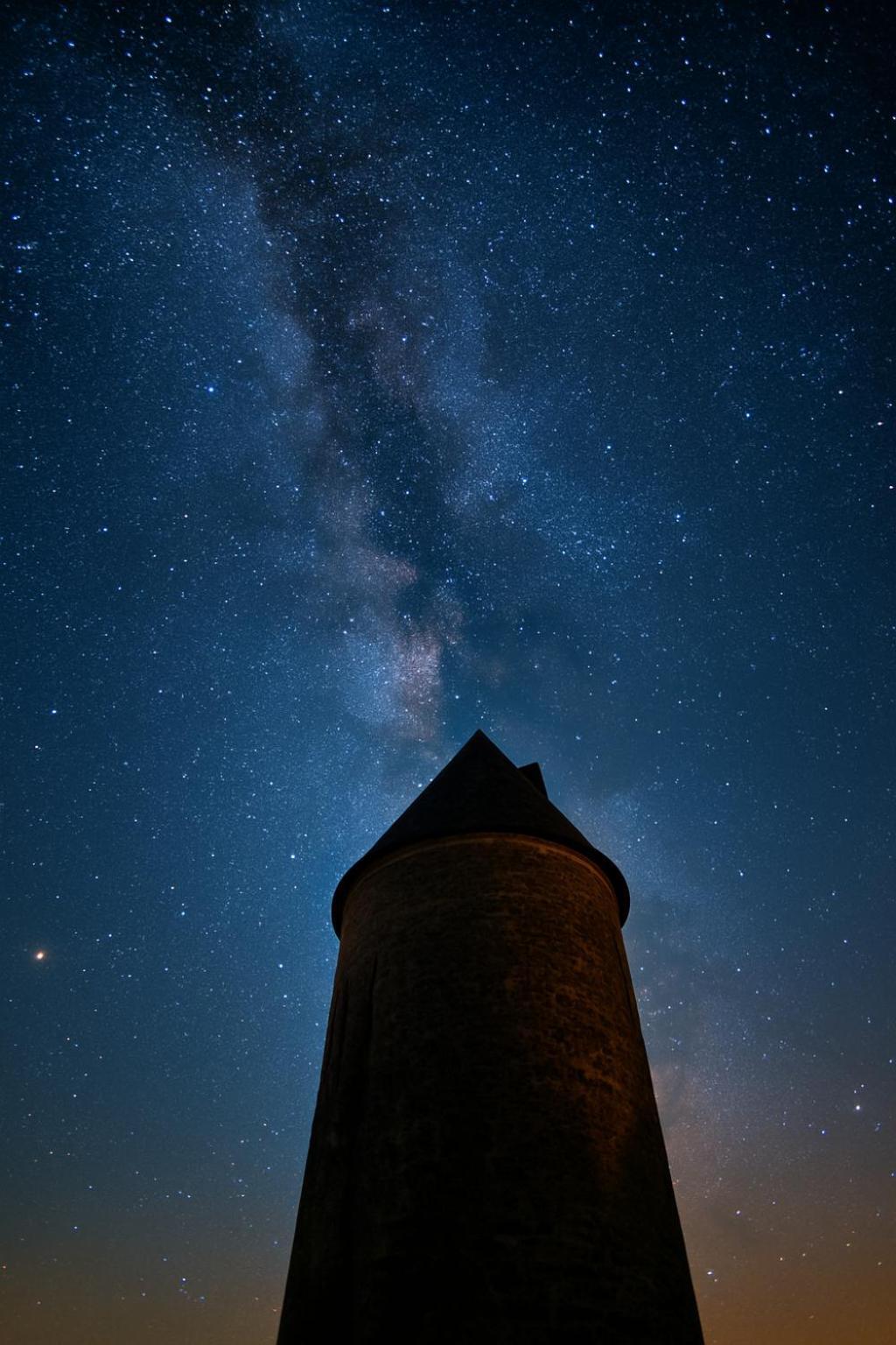 Enchanting Windmill Retreat Loubes-Bernac Exterior photo